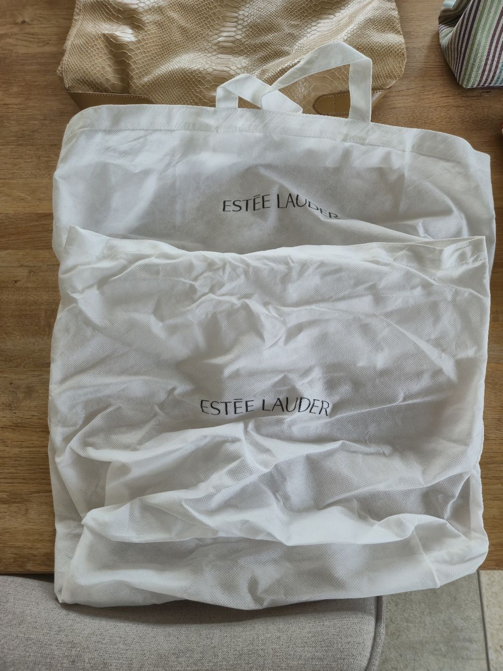Estée Lauder Borse da donna: 5 Taschen Estēe Lauder – Nuovo (secondo la descrizione) da Einsiedeln venduto da Bounty018 3