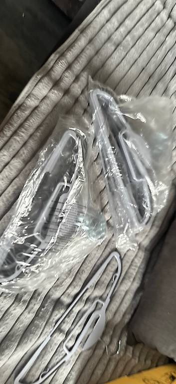 Appendiabiti: Lot de 20 cintres neuf  – Usato da Echandens venduto da ale_r87s 1