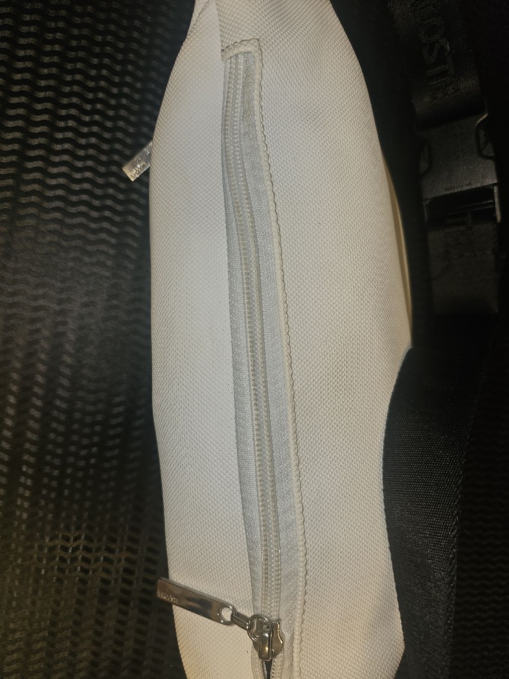 Lacoste Taschen: Sac banane Lacoste avec sangle noire réglable – Gebraucht aus Pont-de-la-Morge von pip_5tg7 3