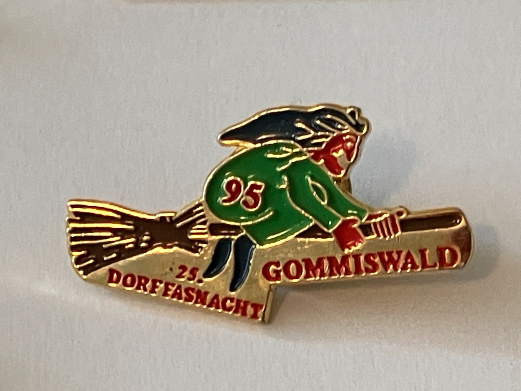 Plaquettes & Badges: 1 Pin Dorffasnacht Gommiswald 1995 – D'occasion à Basel par djwwpp