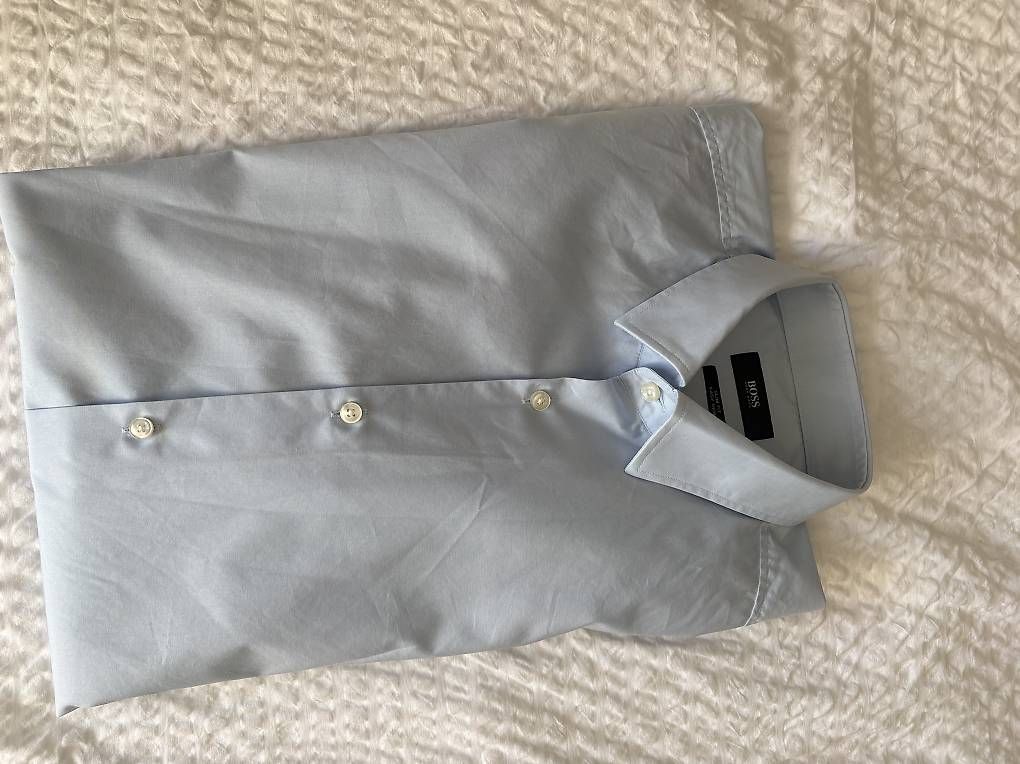 Camicie: Hugo Boss - Chemise bleu clair – Usato da Geneve venduto da tom_d7f8