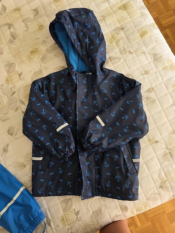 Lotti & Set di vestiti: Completo Pioggia Bambino 5/6 anni – Usato da Sorengo venduto da ebr_h97t 3