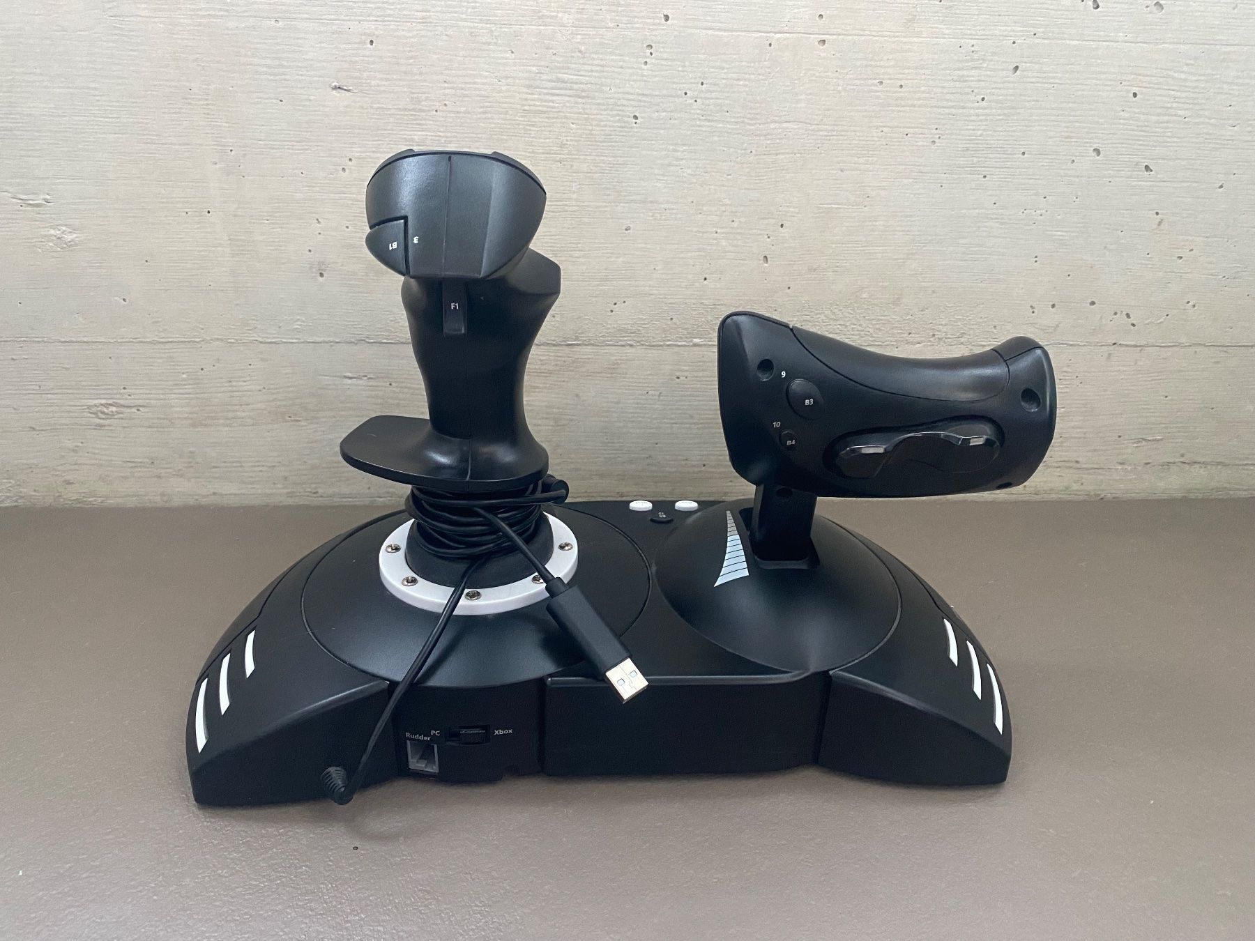Thrustmaster Manettes: Thrustmaster T.Flight Hotas One pour XBOX et PC – Neuf (Voir description) à Villeret par Minigebe 1