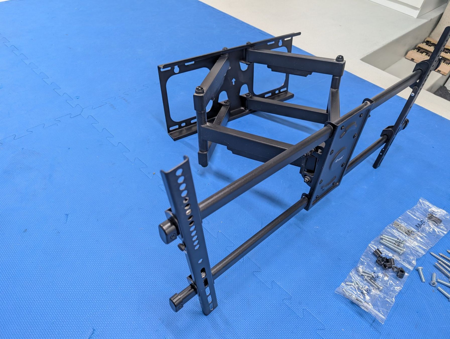 Supporti a parete: equip TV Wall Mount Bracket – Usato da Ehrendingen venduto da sam_7brb 2