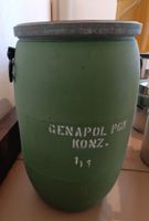 Retro-Industrie-Kunststofffässer grün