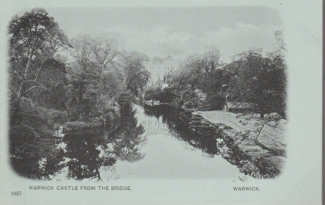 Cartoline postali: old UK Postcard WARWICK - CASTLE FROM THE BRIDGE B. & D. ak – Usato da Vezia venduto da Aquarius_Age