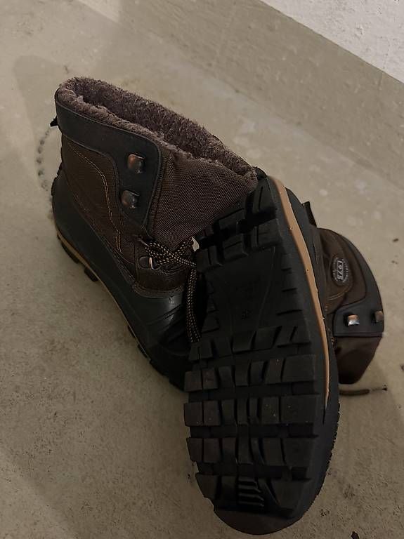 Schuhe für Jungen: Kinder Winter Schuhe  – Gebraucht aus Langnau am Albis von max081 1