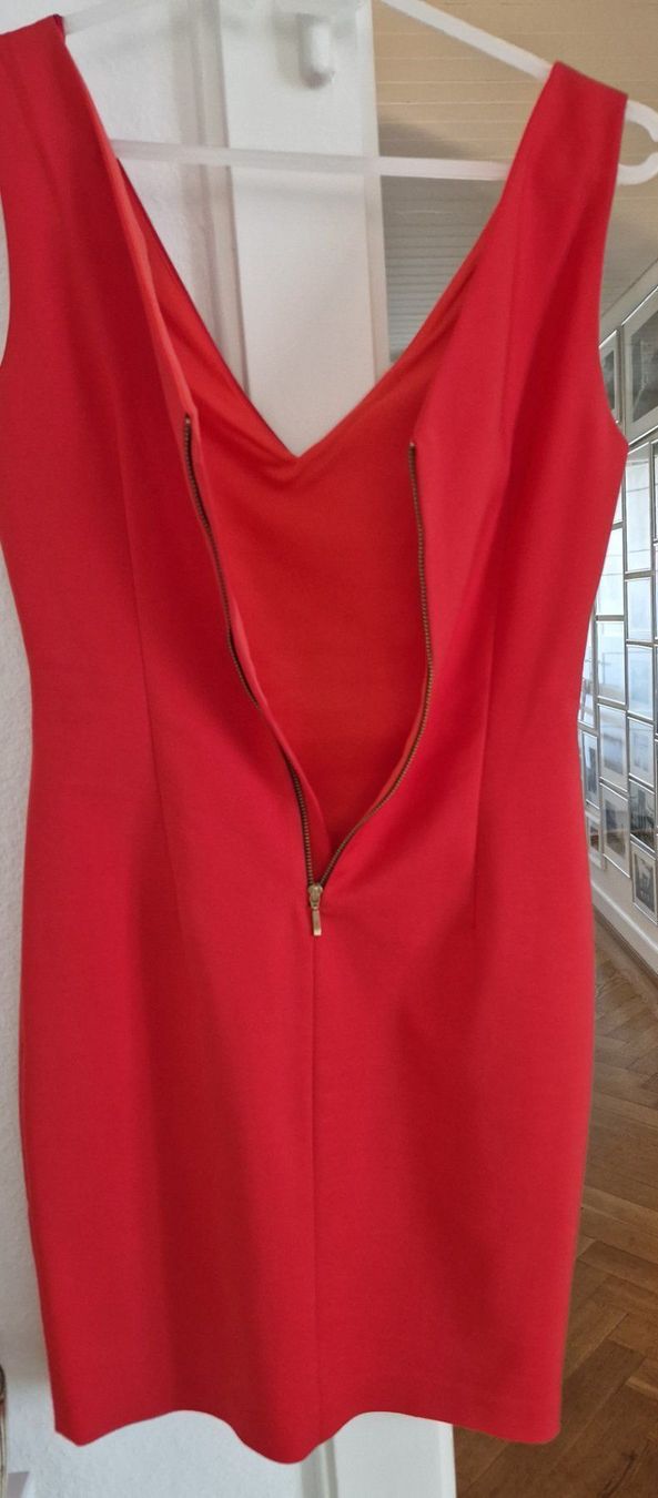Zara Robes: Kleid – Neuf (Voir description) à Küsnacht ZH par 2011_ 1