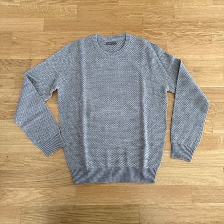 Grauer Strickpullover, Top Zustand, ideal für den Winter