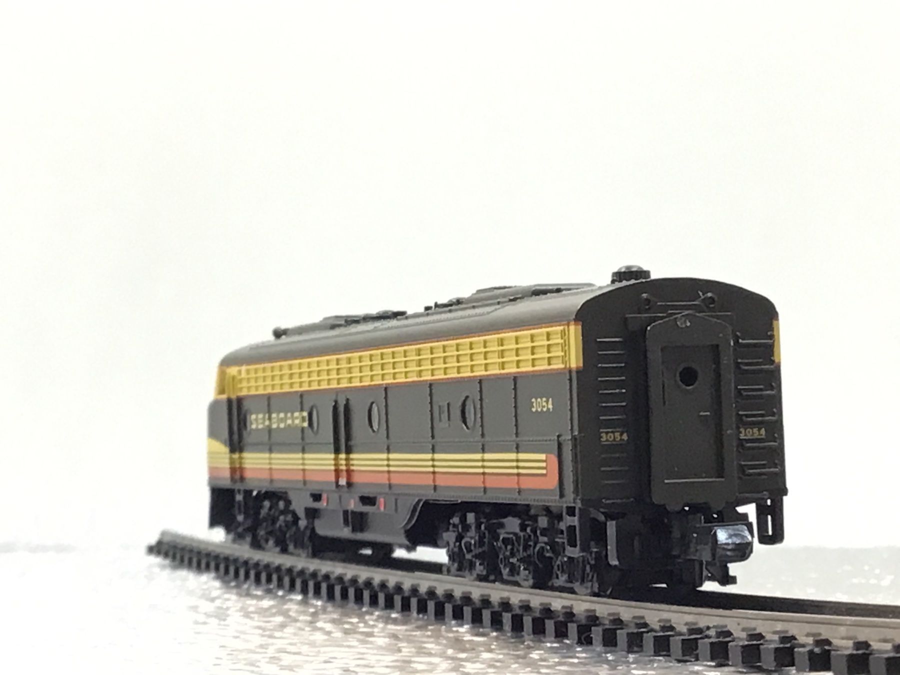 Walthers Modelleisenbahnen: WALTHERS LOKOMOTIVE 3054 SPUR N – Gebraucht aus Männedorf von Spezial-Modelle 2
