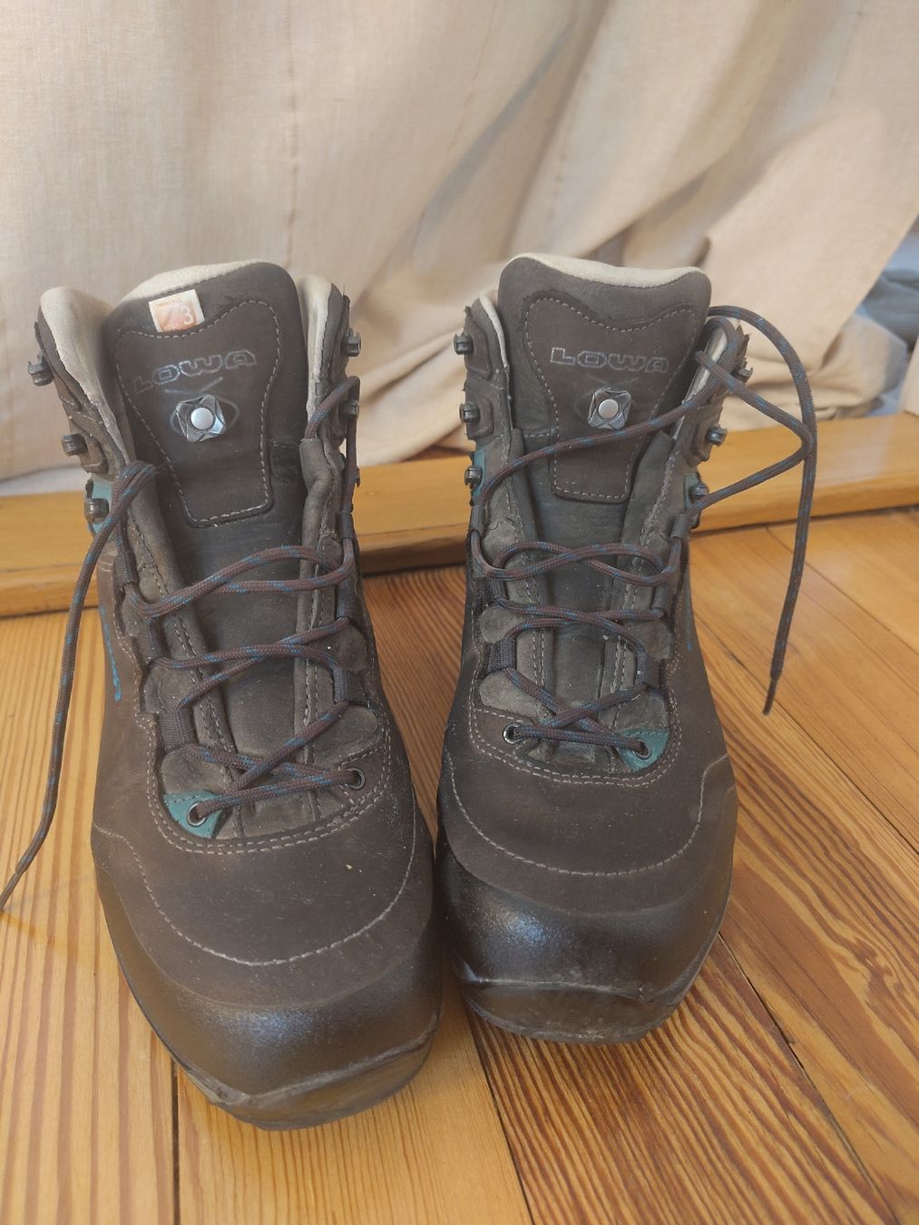 Lowa Chaussures femmes: Lowa Wanderschuhe Gr 9.5 (40.5) – D'occasion à Basel par sa.me.2012