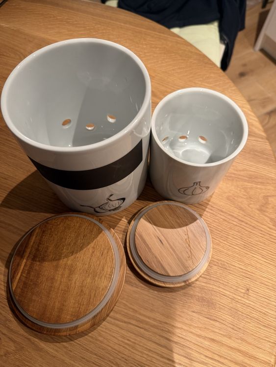 Continenta Vorratsdosen Set Für Zwiebeln & Knoblauch – 2-teilig, Keramik Mit Holzdeckel, Seitliche Belüftung