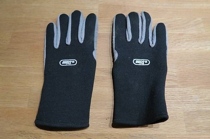 Guanti & manicotti: Gants de course  – Usato da La Chaux-de-Fonds venduto da Criste
