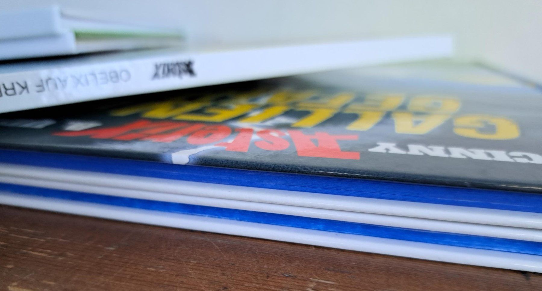 Fumetti: 5x Asterix Bände mit blauem Kopfschnitt, Hardcover, Comic – Usato da Basel venduto da Patiscat 4