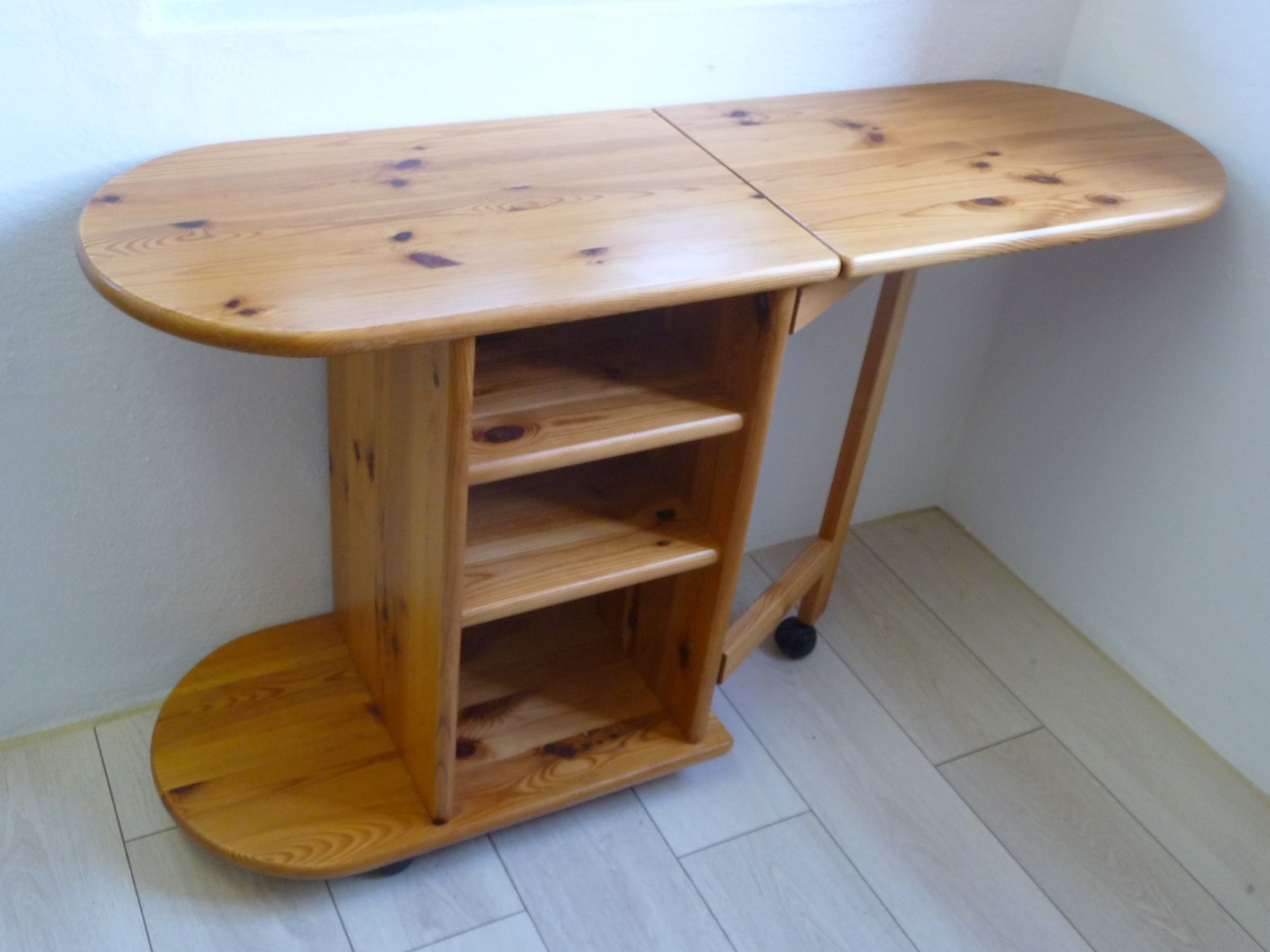 Tische: Tisch Beistelltisch uws. – Gebraucht aus Rafz von Powacaddy