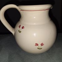 Krug mit Blumenmuster Keramik cremefarben