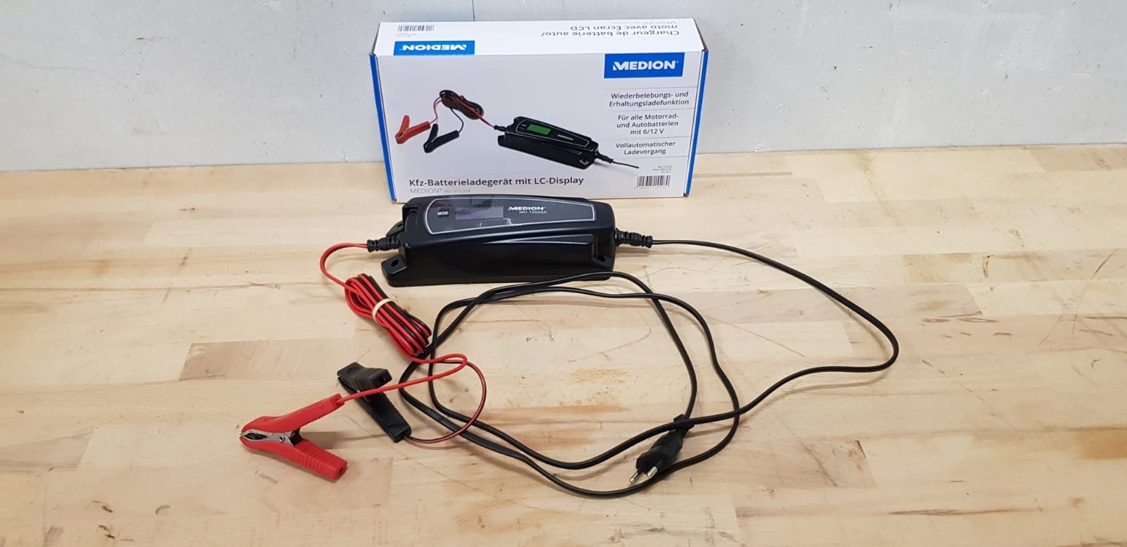 Ladegeräte: Batterie Ladegerät Auto und Motorrad (Oldtimer) – Gebraucht aus Unterägeri von Chartbreaker 7