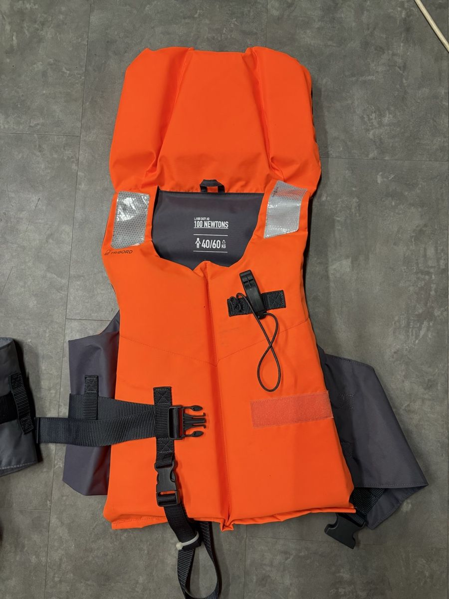 Giubbotti di salvataggio: Schwimmweste Tribord – Usato da Grüt (Gossau ZH) venduto da Mammut079