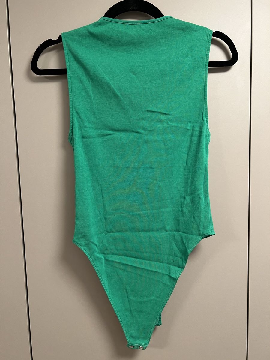 Zara Tops: Green Zara top – Neu (gemäss Beschreibung) aus Prangins von ale_f88f 2