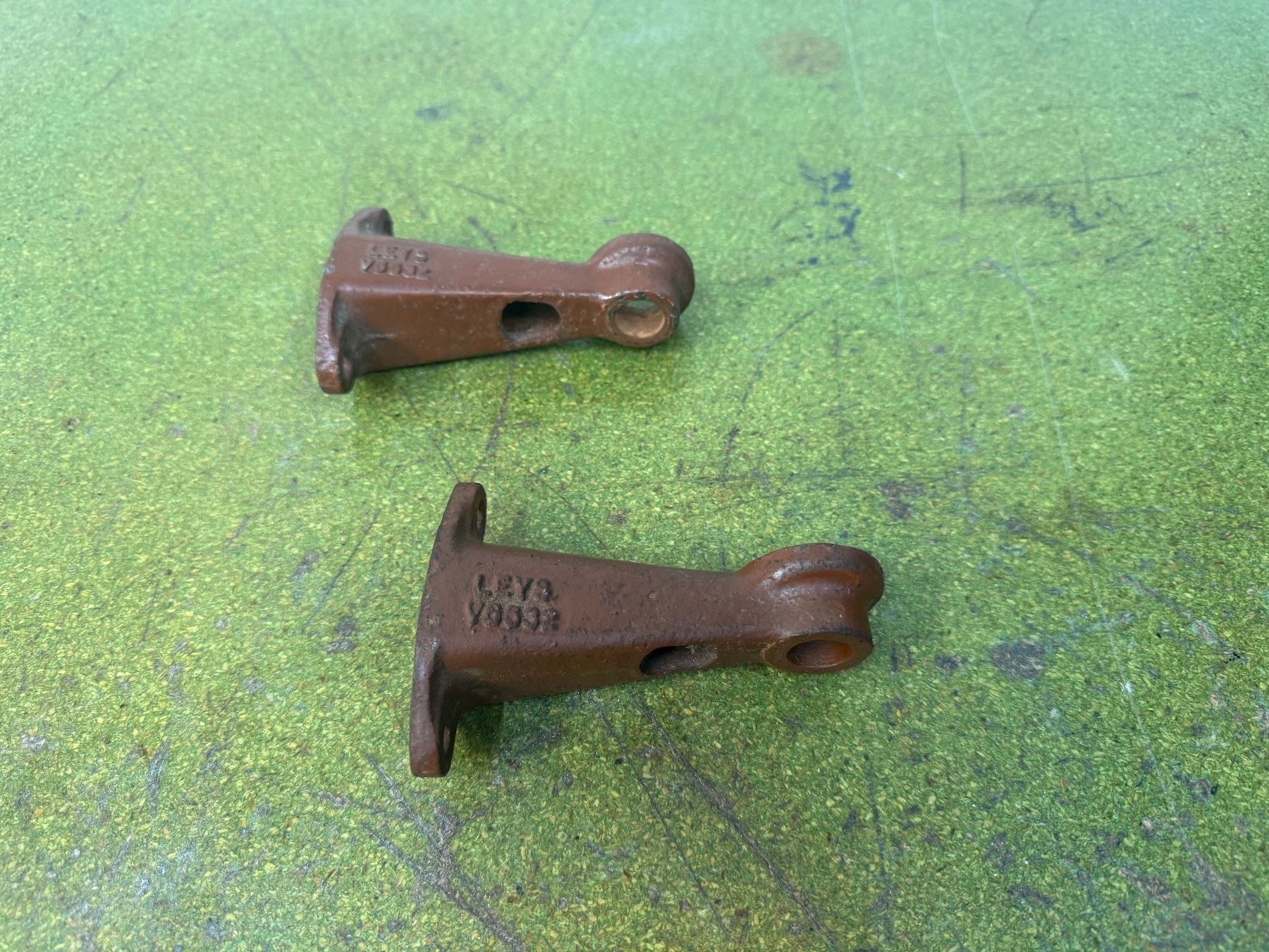 Accessori per altri veicoli: Scheinwerfer- Lampenhalterungen Leys V6632, für Oldtimer – Usato da Bättwil venduto da Velozianer 2