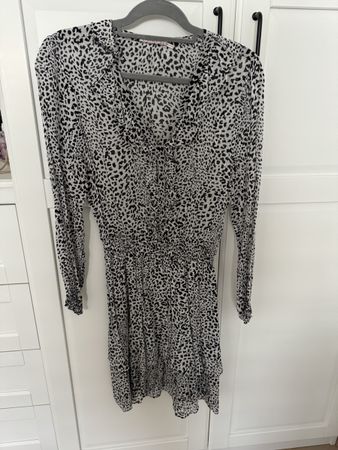 Kurzes Kleid in Leopardenmuster, Grösse 40