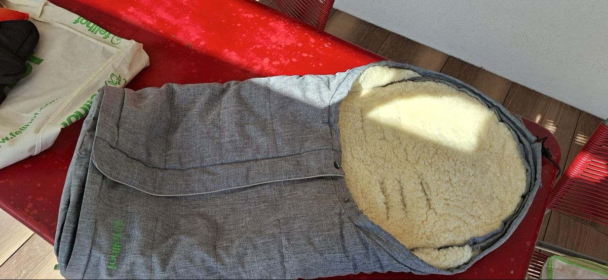 Fellhof Sacchi a pelo: Fellhof Lammfellfusssack Sölden – Usato da Walchwil venduto da mhwzg 1