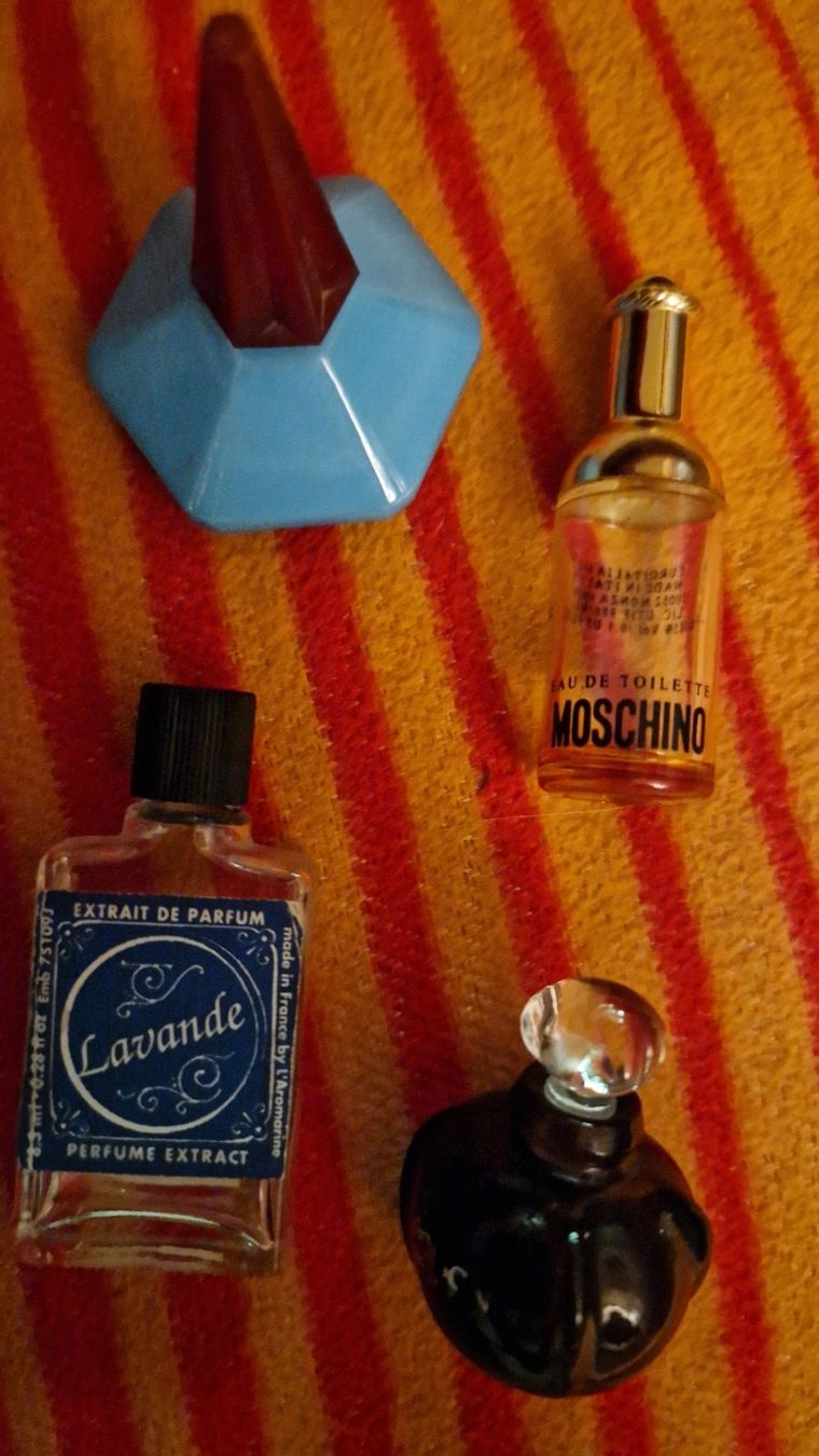 Flaconi: 9 Miniatur-Parfum-Flacons – Usato da Oberengstringen venduto da Sheera7 2