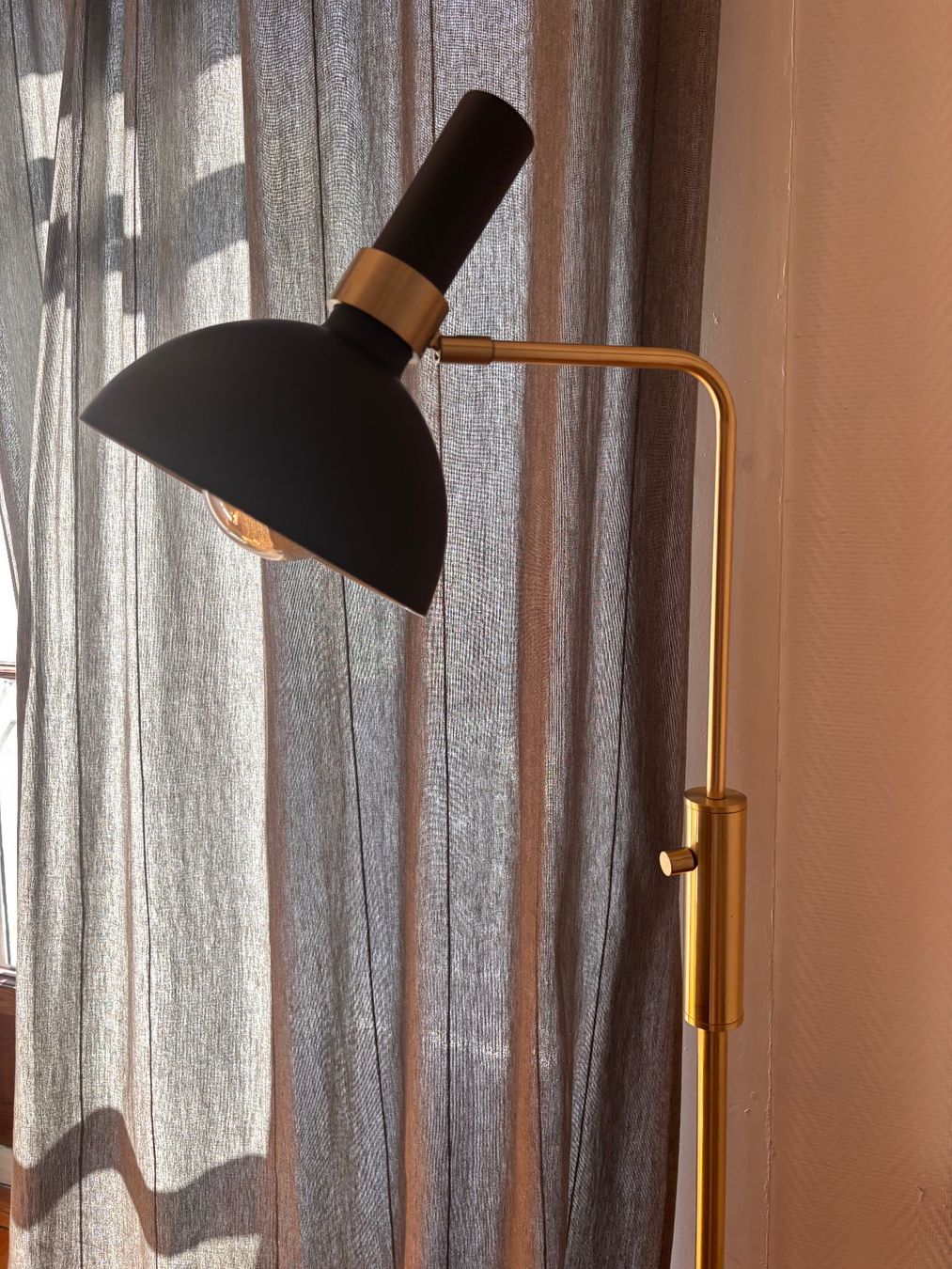 Lampes: Lampadaire noir et doré – D'occasion à Genève par eli_n528 1