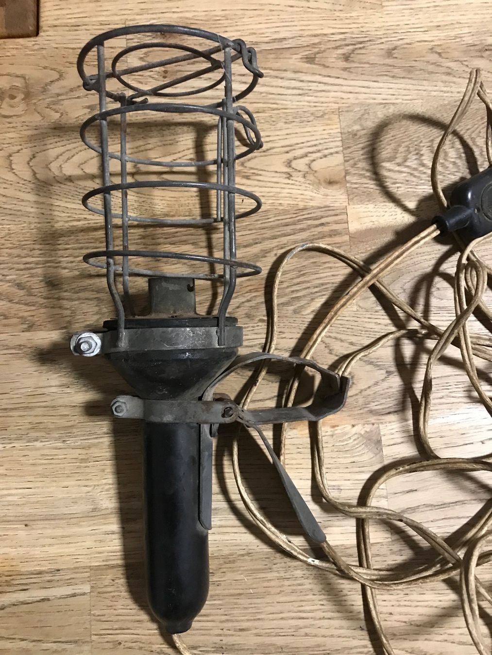 Lampade: Alte  elektrischen  tragbare Lampe – Usato da Niederscherli venduto da ija_y67c 6