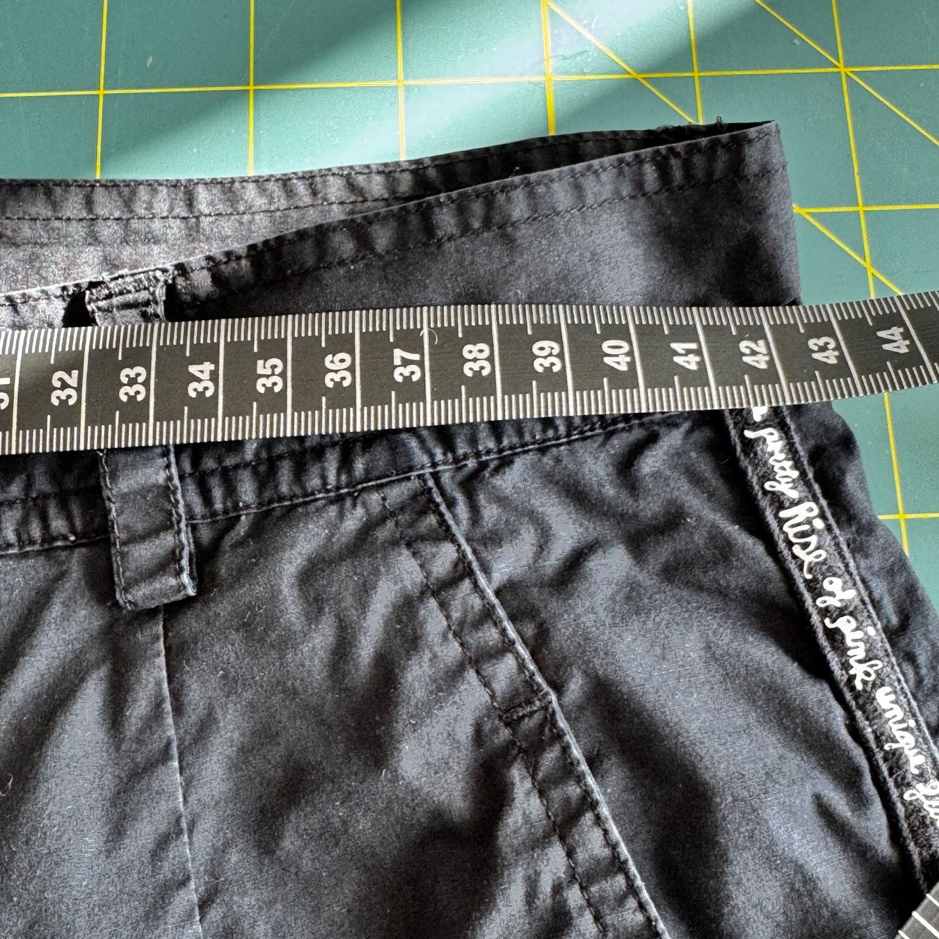 Pantaloni: Hose schwarz – Usato da Mörschwil venduto da Mirka019 2