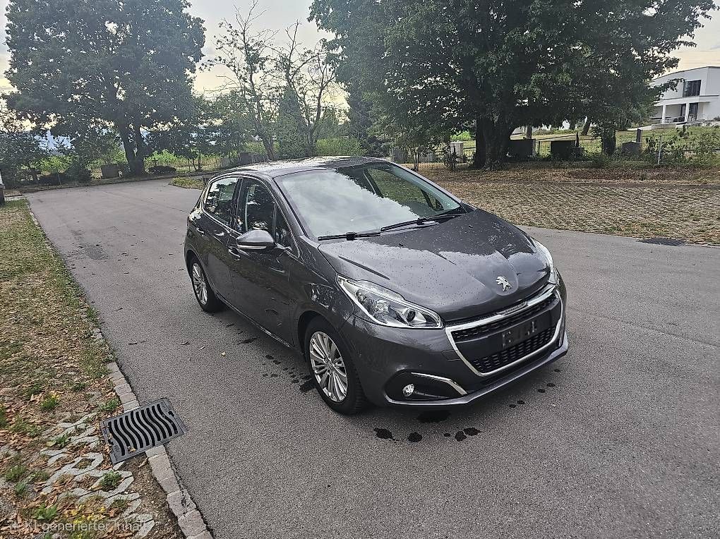 Autos: Peugeot 208 1.2 THP 110 PS  – D'occasion à Utzenstorf par celine27 2