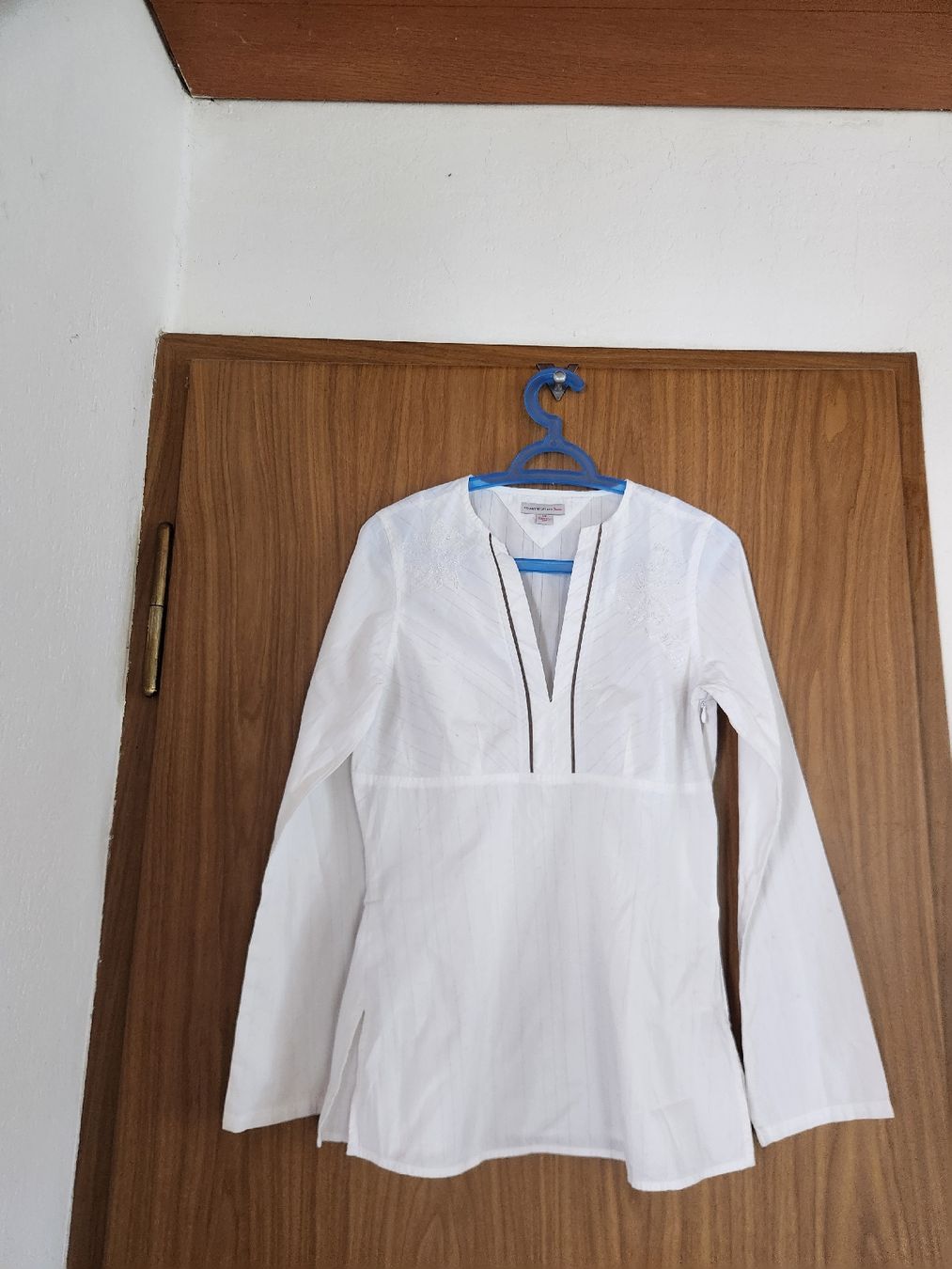 Tommy Hilfiger Chemisiers: Chemise Tommy Hilfiger blanche S/P brodée  – D'occasion à Niedergösgen par Eva2410