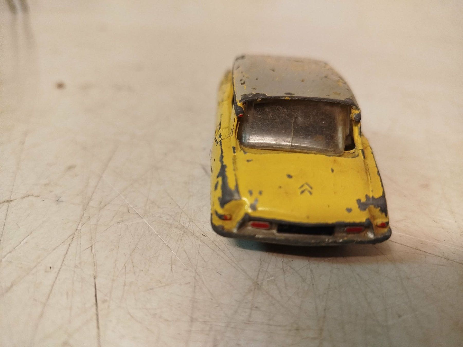 Dinky Toys Modellini d'auto: Dinky Toys  Citroën DS 19. – Usato da La Chaux-de-Fonds venduto da Emmaus2300CDF 2
