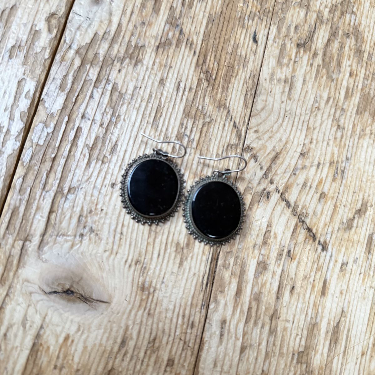 Ohrringe & -stecker: Silberohrringe mit schwarzem Stein – Gebraucht aus Donat von troja007
