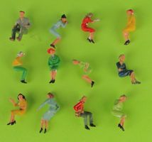 Preiser H0 12 X Miniaturfiguren Sitzend