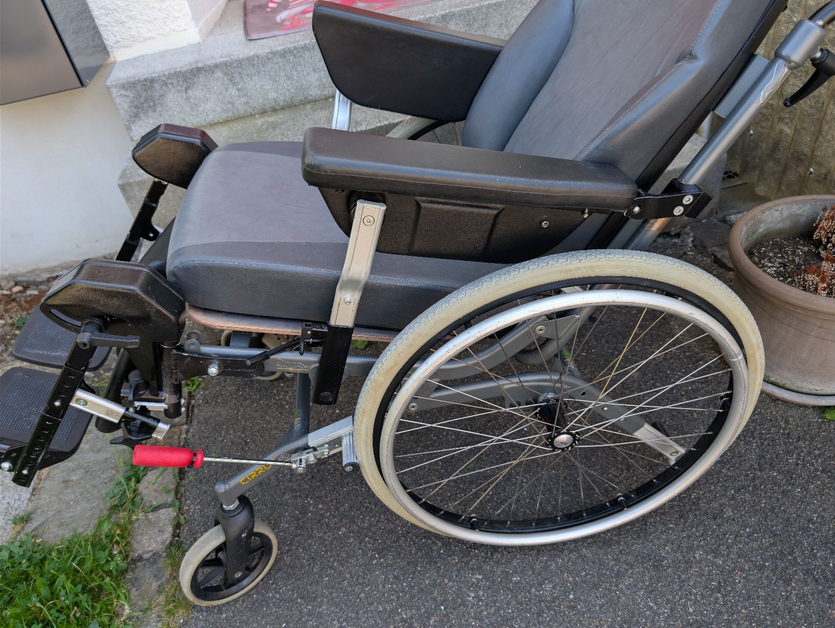 Rollstühle: Pflegerollstuhl – Gebraucht aus Bern von berneroberlaenderin 1
