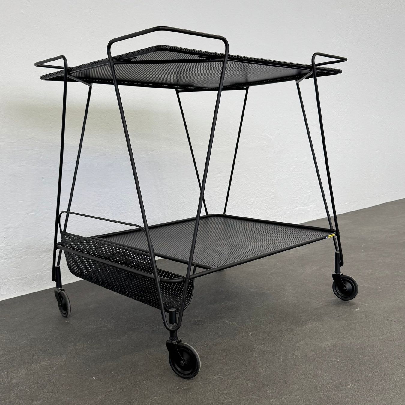 Gubi Valigie & Borse: Gubi Matégot Trolley Servierwagen – Usato da Schönenwerd venduto da mcofficeshop 4
