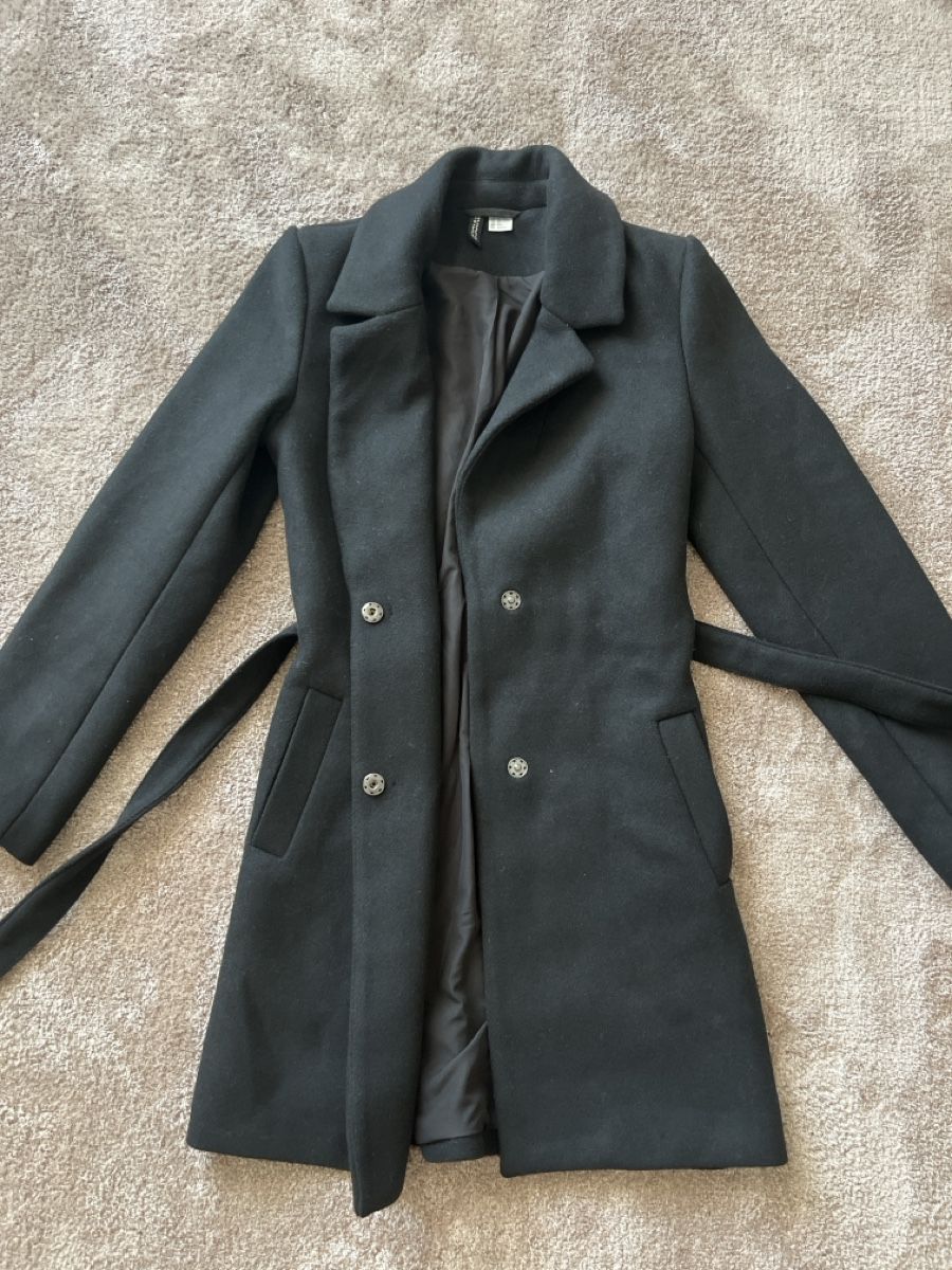 Cappotti: Manteaux long noir cintrée XS – Nuovo (secondo la descrizione) da Lausanne venduto da mae_dj7r 1
