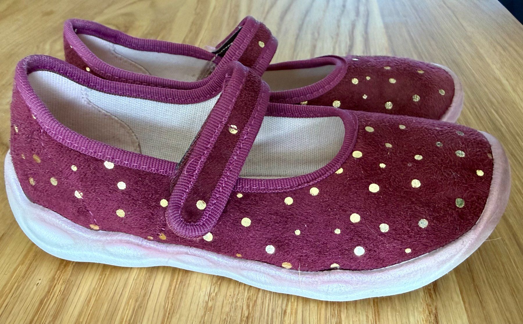 Scarpe per ragazze: Hausschuhe Superfit Mädchen Grösse 28 – Usato da Zürich venduto da pla_t6kn