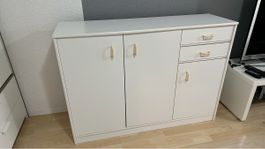 Sideboard weiss mit Tüten und Schubladen