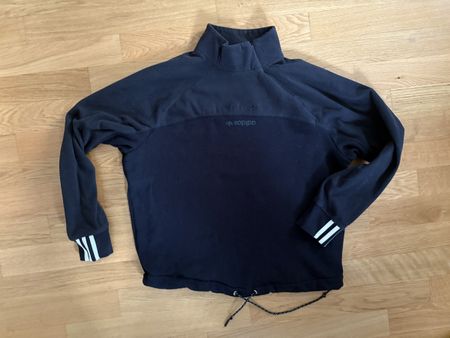 Adidas Pulli Grösse M mit hohem Kragen und Schnurzug