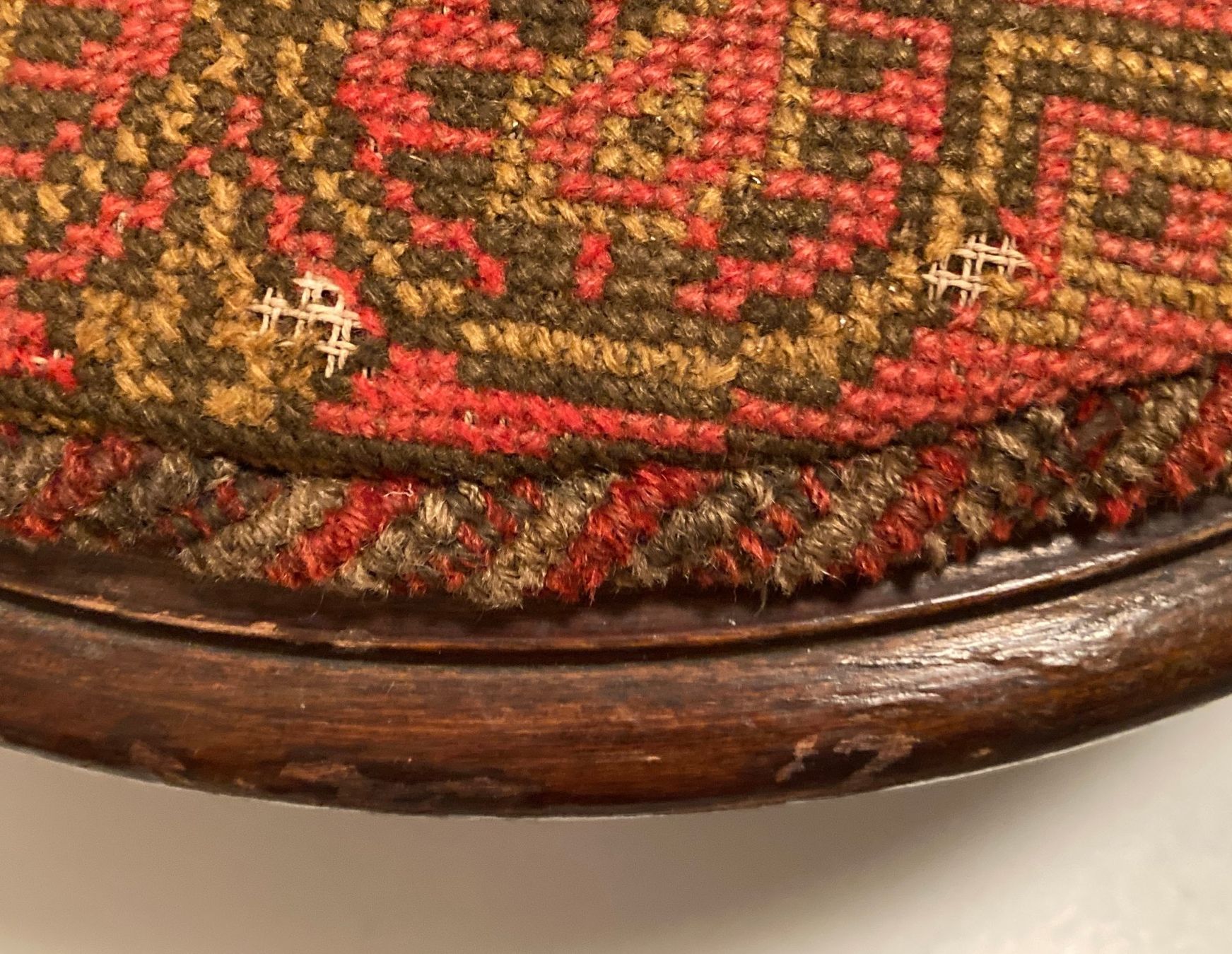 Sgabelli: Möbel Schemel Tabouret Tritthocker Holz braun Stoff Goblin – Usato da Wangen b. Olten venduto da Buntgemischt 5