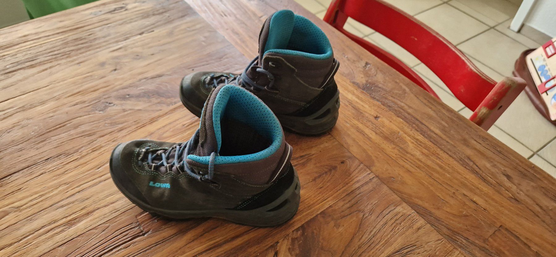 Lowa Chaussures garçon: Lowa Wanderschuhe Gr.35 – D'occasion à Zeiningen par rimoni 1