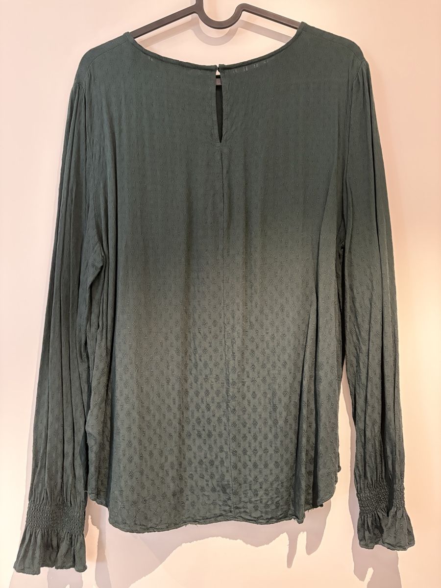 H&M Camicette: Edle, dunkelgrüne Bluse mit langen Ärmeln, Grösse M – Usato da Hinwil venduto da charlietango 2
