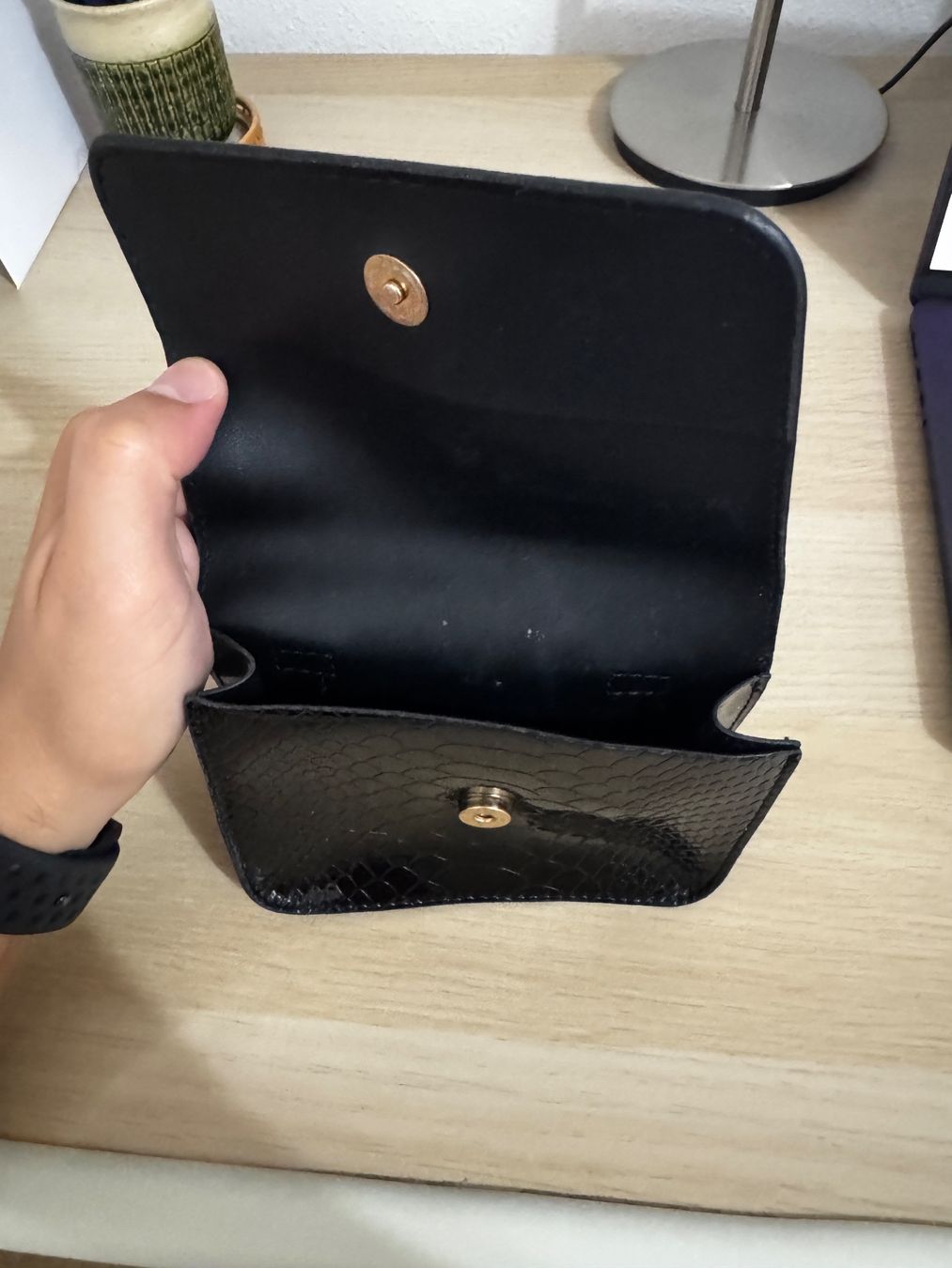 Borse da donna: schwarze Tasche mit Goldkette – Usato da Zürich venduto da fresh0001 1
