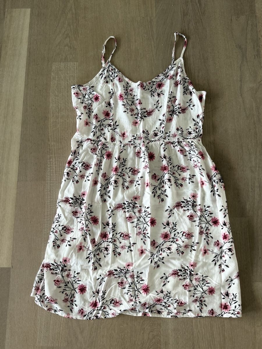 Lotti di vestiti: Sommerkleider-Mix Gr. XL  – Usato da Meierskappel venduto da Similein93 3