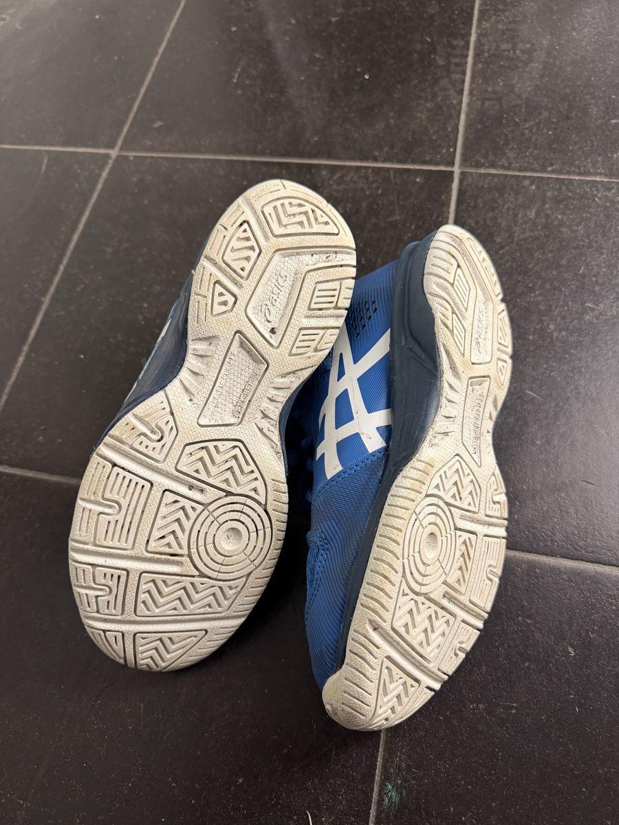 Asics Schuhe für Jungen: Asics Gr. 33 – Gebraucht aus Basel von Vaiva1 1