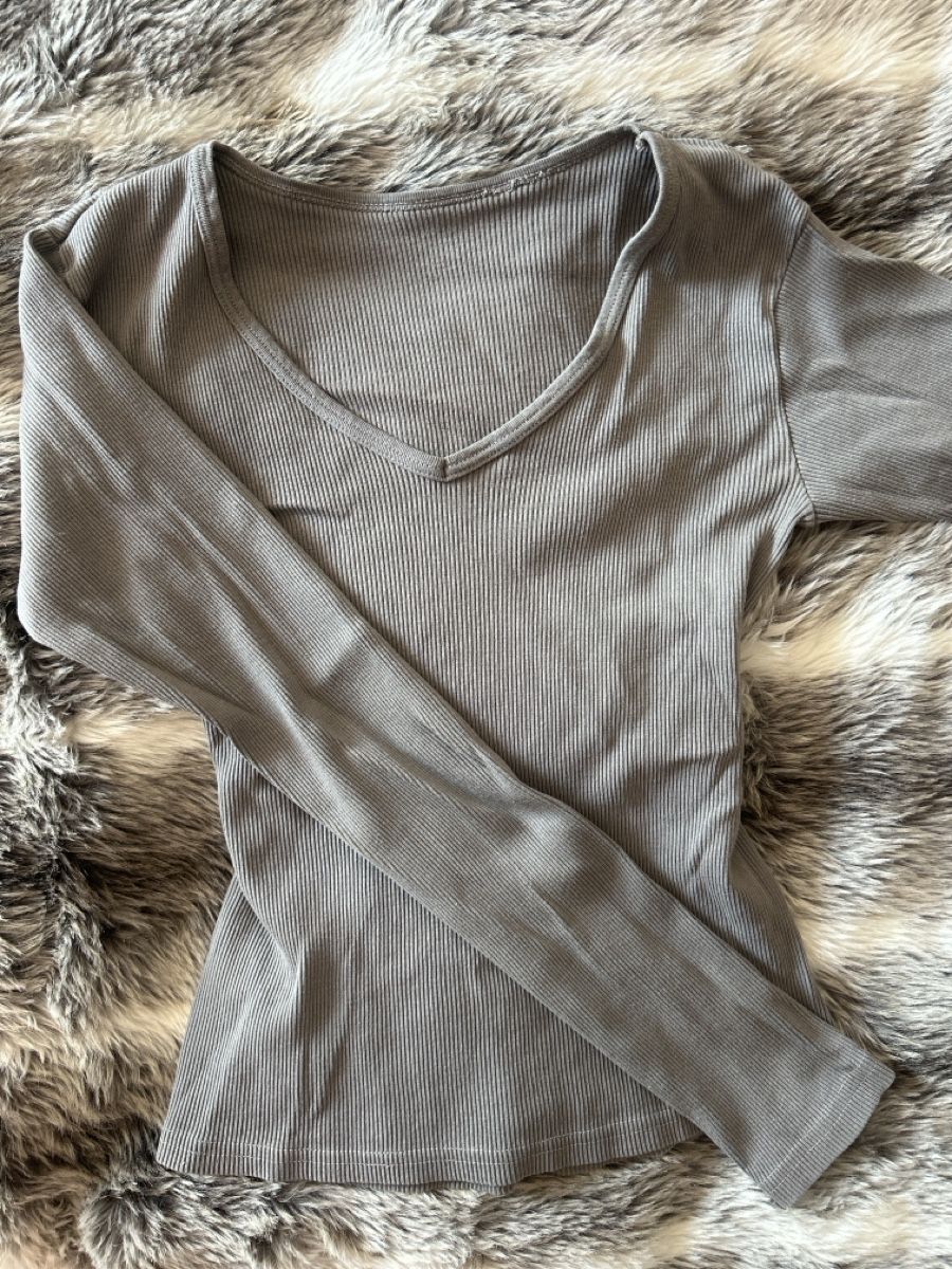 Brandy Melville Tops: Brandy Melville Longsleeve – Gebraucht aus Buchrain von mer_2yht 1