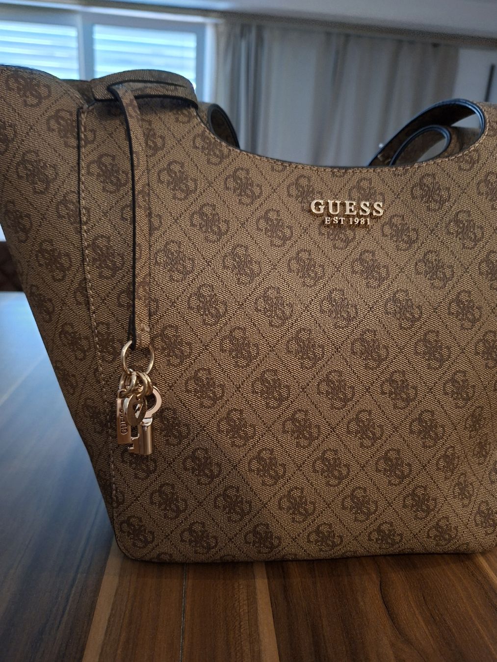 Guess Sacs femmes: Shopper GUESS braun – D'occasion à Hittnau par som_x965
