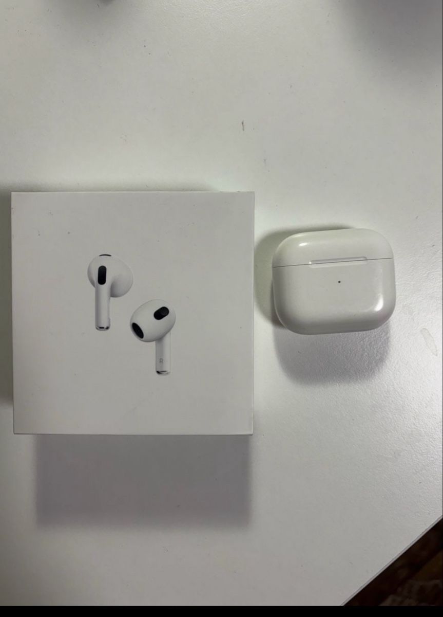 Apple Casques audio: Apple AirPods (3rd Gen.) Lightning Case – Neuf (Voir description) à Zürich par Zooyork1